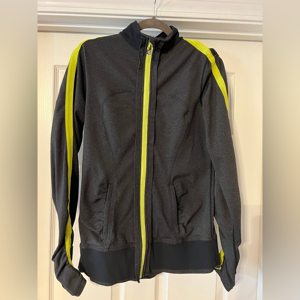 Lululemon Black and Yellow Full ZIP size 10 Jacket. EUC